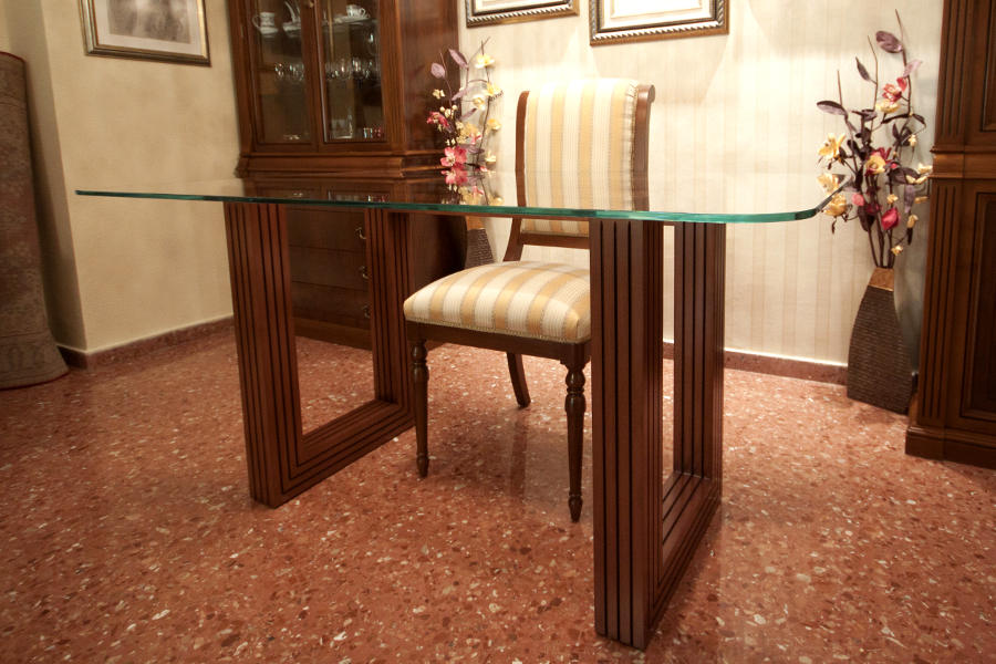 Mesa de haya maciza inspirada en mueble frances ya existente